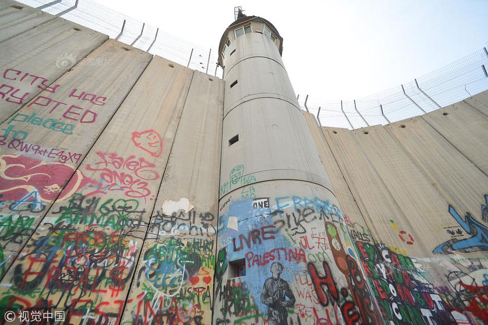 鸿蒙‘智’行‘新’款智界 r7 汽车陆续到店，产品总监称工厂正全力生产保障展试驾车尽快进店