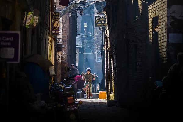 黄?金突{破}3700美元！中东惊变，黄金原油齐涨