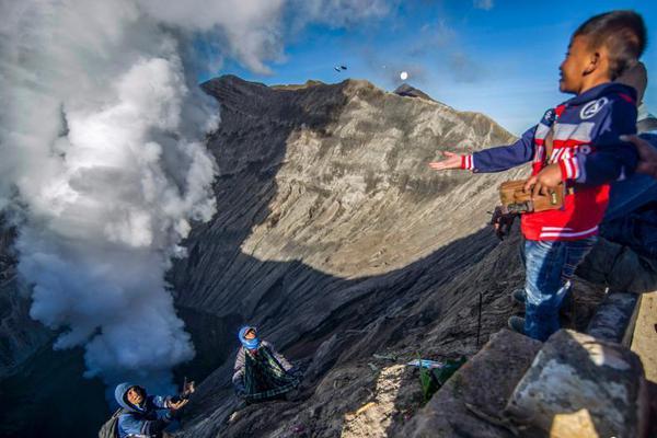 午后，三大指数翻红，?科创板爆拉！发生了什么？
