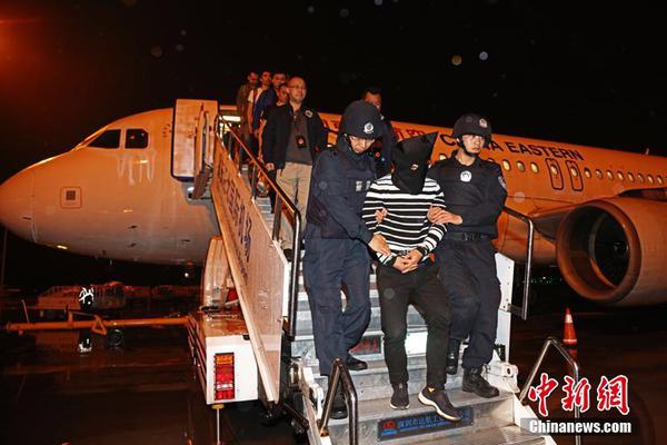 汤臣倍健{第}三季度扭亏为盈 归母净利润达1.71亿元