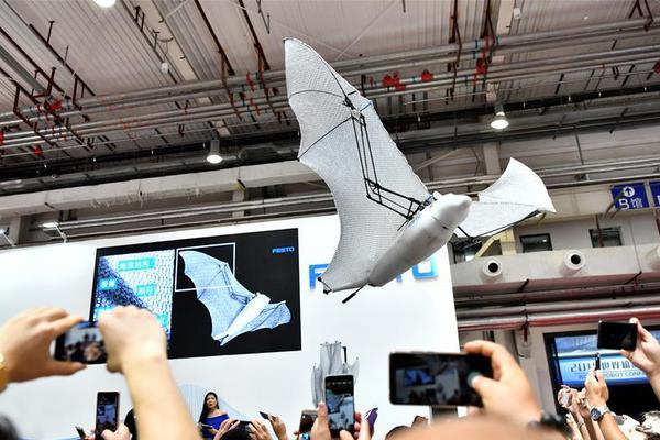 谷<歌>与信实工业合作，向印度数百万jio用户免费提供ai pro访问权限