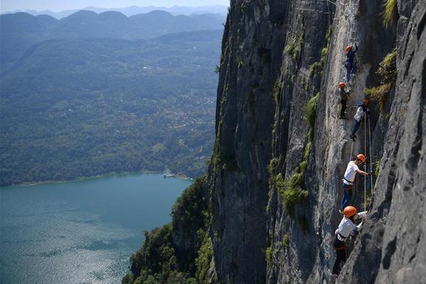 小鹏汽.车-.w9月创记录交付智能电动汽车41581辆 同比增长95%