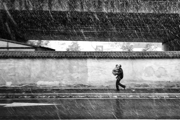 短暂取代马斯克首—富地位，这位科技大佬倚仗的是什么？