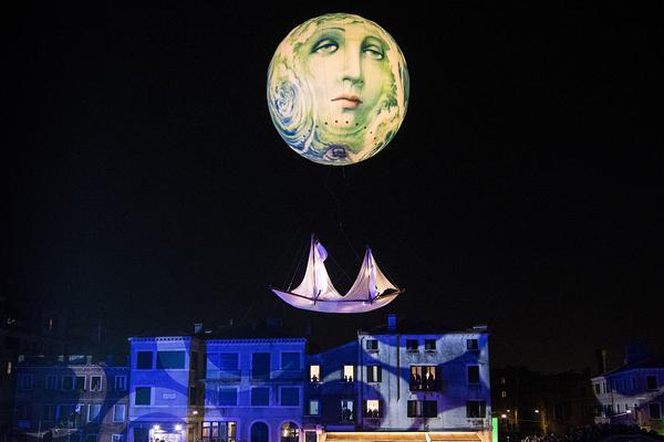 红;豆股份第三季度亏损同比扩大至1.1亿元，营收降34.8%