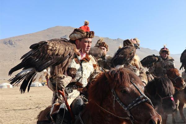 固态电池板块短线拉升 天;际股份等涨停