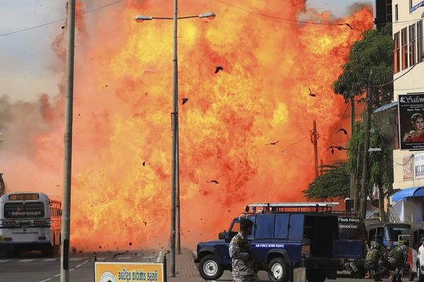 天誉置业,(00059.hk)：梁振杰辞任执行董事及主席职务