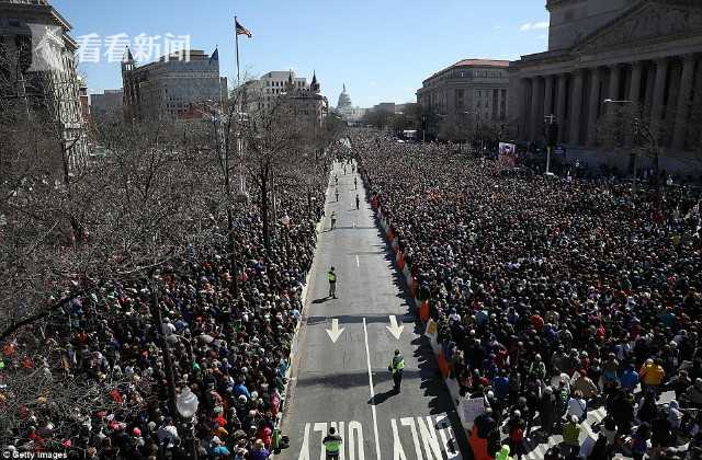 a股低.开低走，沪指失守3900点：半导体产业链、贵金属大幅回调